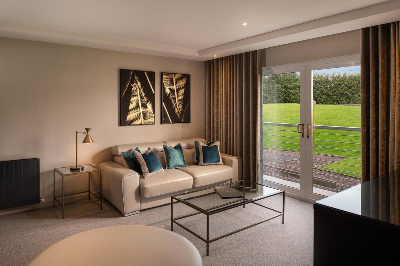 Radstone Hotel Larkhall  Exterior foto