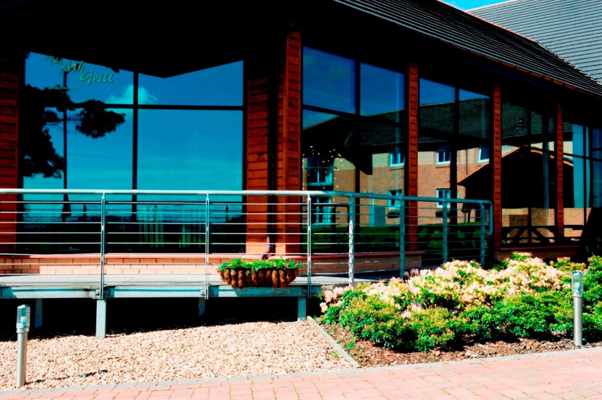 Radstone Hotel Larkhall  Exterior foto